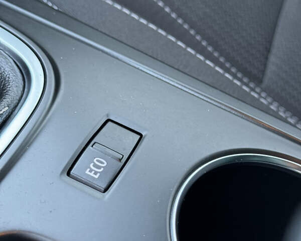 Белый Рено Меган, объемом двигателя 1.5 л и пробегом 136 тыс. км за 14400 $, фото 84 на Automoto.ua