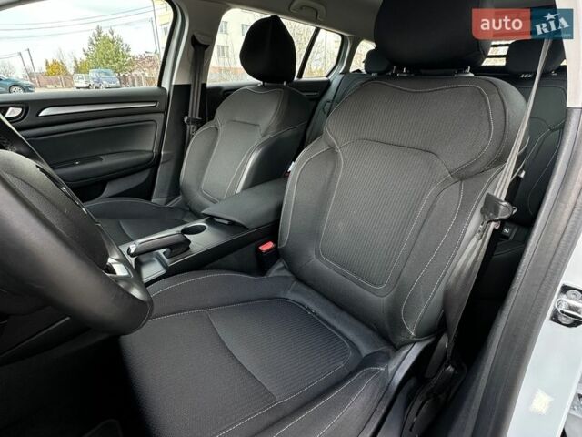 Белый Рено Меган, объемом двигателя 1.5 л и пробегом 112 тыс. км за 16999 $, фото 17 на Automoto.ua