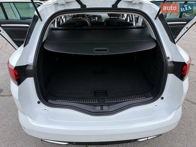 Белый Рено Меган, объемом двигателя 1.5 л и пробегом 138 тыс. км за 15399 $, фото 68 на Automoto.ua