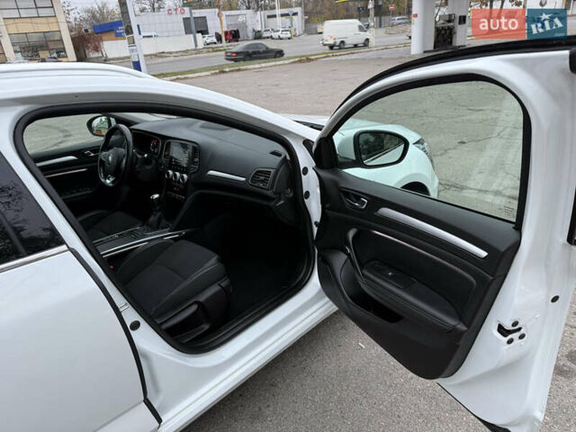 Белый Рено Меган, объемом двигателя 1.5 л и пробегом 138 тыс. км за 15399 $, фото 43 на Automoto.ua