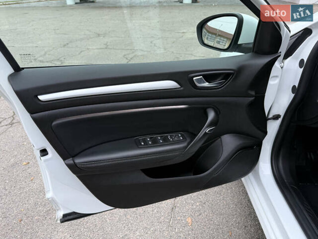 Белый Рено Меган, объемом двигателя 1.5 л и пробегом 138 тыс. км за 15399 $, фото 48 на Automoto.ua