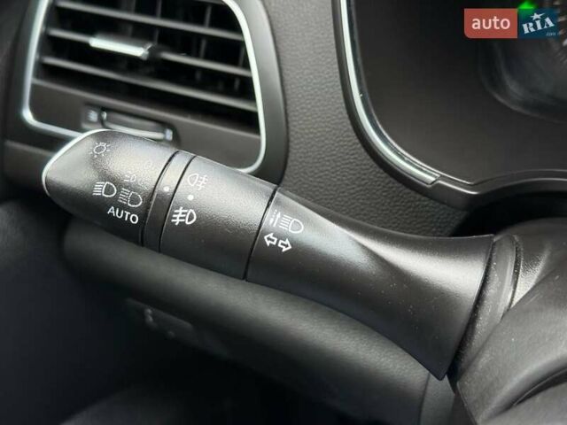 Білий Рено Меган, об'ємом двигуна 1.46 л та пробігом 253 тис. км за 14500 $, фото 26 на Automoto.ua