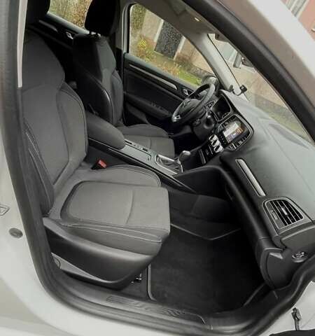 Белый Рено Меган, объемом двигателя 1.46 л и пробегом 73 тыс. км за 22000 $, фото 13 на Automoto.ua