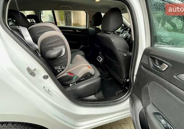 Белый Рено Меган, объемом двигателя 1.46 л и пробегом 73 тыс. км за 22000 $, фото 16 на Automoto.ua