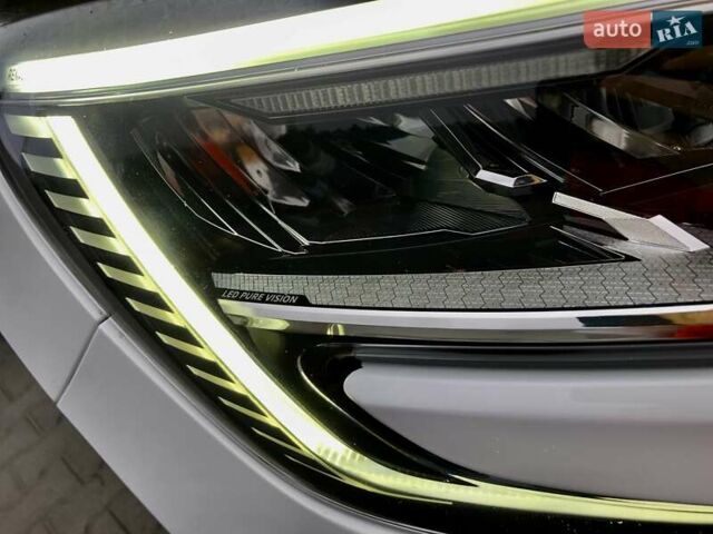 Белый Рено Меган, объемом двигателя 1.46 л и пробегом 73 тыс. км за 22000 $, фото 5 на Automoto.ua