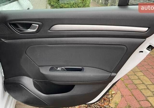 Белый Рено Меган, объемом двигателя 1.46 л и пробегом 73 тыс. км за 22000 $, фото 19 на Automoto.ua