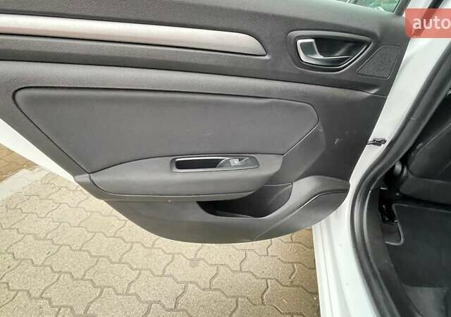 Белый Рено Меган, объемом двигателя 1.46 л и пробегом 73 тыс. км за 22000 $, фото 18 на Automoto.ua