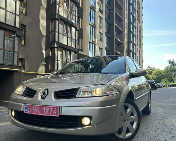 Бежевый Рено Меган, объемом двигателя 1.6 л и пробегом 214 тыс. км за 6550 $, фото 11 на Automoto.ua