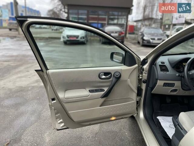 Бежевый Рено Меган, объемом двигателя 1.6 л и пробегом 178 тыс. км за 6000 $, фото 8 на Automoto.ua