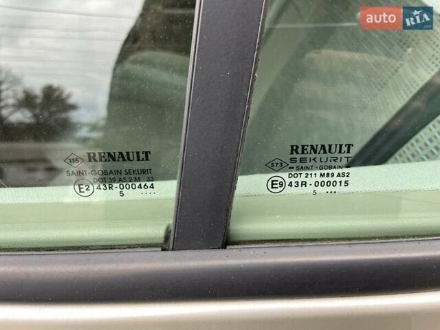 Бежевый Рено Меган, объемом двигателя 1.6 л и пробегом 178 тыс. км за 6000 $, фото 50 на Automoto.ua