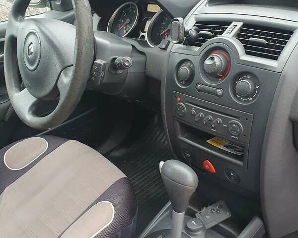 Бежевый Рено Меган, объемом двигателя 1.6 л и пробегом 170 тыс. км за 4300 $, фото 10 на Automoto.ua