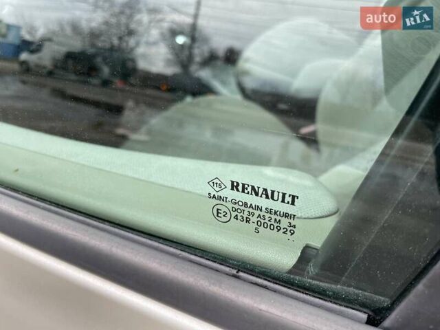 Бежевый Рено Меган, объемом двигателя 1.6 л и пробегом 178 тыс. км за 6000 $, фото 49 на Automoto.ua