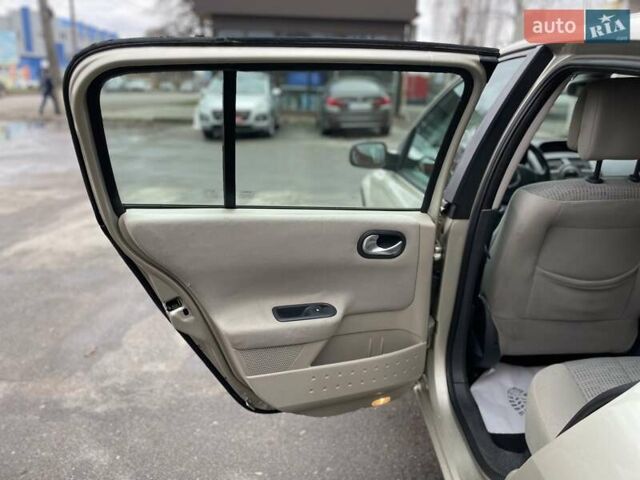 Бежевый Рено Меган, объемом двигателя 1.6 л и пробегом 178 тыс. км за 6000 $, фото 17 на Automoto.ua