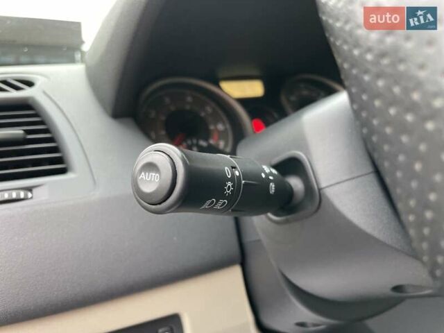 Бежевый Рено Меган, объемом двигателя 1.6 л и пробегом 178 тыс. км за 6000 $, фото 20 на Automoto.ua