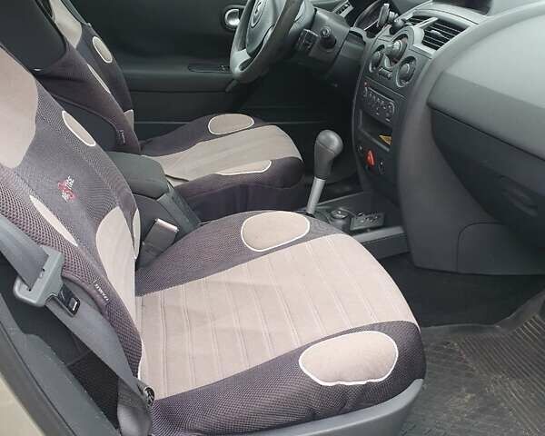 Бежевый Рено Меган, объемом двигателя 1.6 л и пробегом 170 тыс. км за 4300 $, фото 8 на Automoto.ua