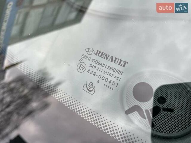 Бежевый Рено Меган, объемом двигателя 1.6 л и пробегом 178 тыс. км за 6000 $, фото 48 на Automoto.ua