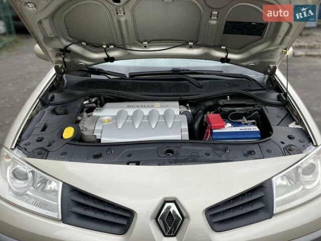 Бежевый Рено Меган, объемом двигателя 1.6 л и пробегом 178 тыс. км за 6000 $, фото 37 на Automoto.ua