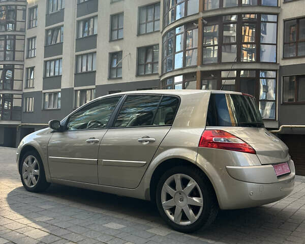 Бежевый Рено Меган, объемом двигателя 1.6 л и пробегом 214 тыс. км за 6550 $, фото 7 на Automoto.ua