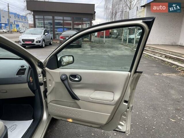 Бежевый Рено Меган, объемом двигателя 1.6 л и пробегом 178 тыс. км за 6000 $, фото 31 на Automoto.ua