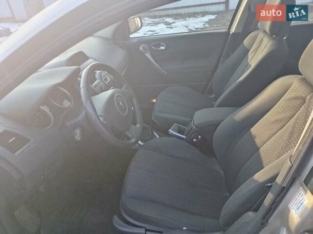 Бежевый Рено Меган, объемом двигателя 1.6 л и пробегом 191 тыс. км за 4400 $, фото 10 на Automoto.ua
