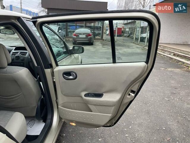 Бежевый Рено Меган, объемом двигателя 1.6 л и пробегом 178 тыс. км за 6000 $, фото 26 на Automoto.ua