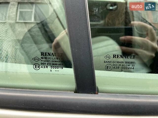 Бежевый Рено Меган, объемом двигателя 1.6 л и пробегом 178 тыс. км за 6000 $, фото 52 на Automoto.ua
