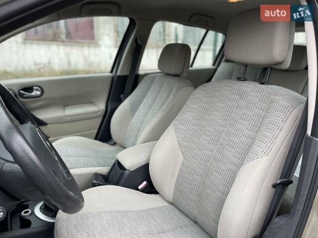 Бежевый Рено Меган, объемом двигателя 1.6 л и пробегом 178 тыс. км за 6000 $, фото 16 на Automoto.ua