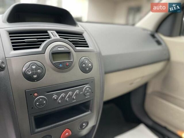 Бежевый Рено Меган, объемом двигателя 1.6 л и пробегом 178 тыс. км за 6000 $, фото 14 на Automoto.ua