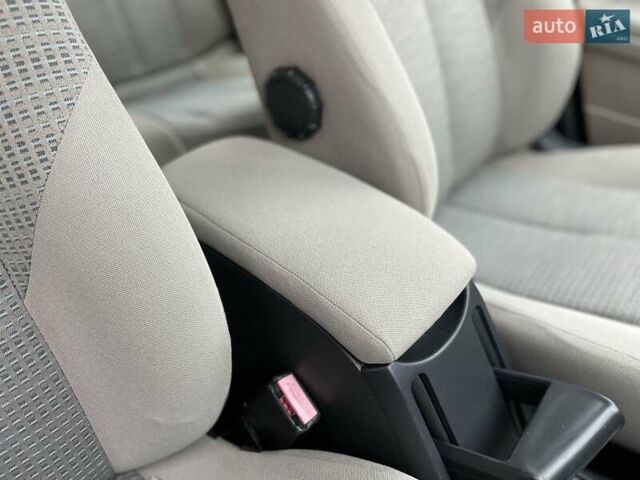 Бежевый Рено Меган, объемом двигателя 1.6 л и пробегом 178 тыс. км за 6000 $, фото 34 на Automoto.ua