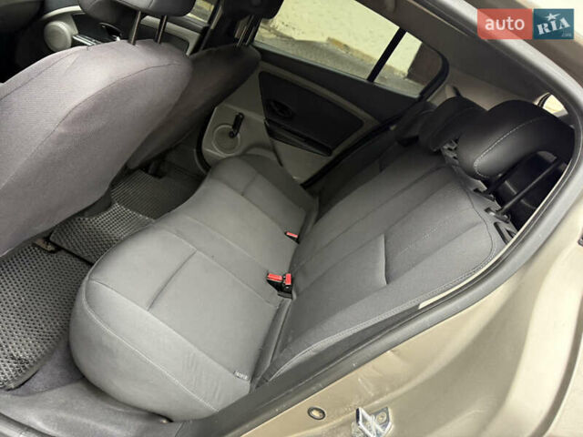 Бежевый Рено Меган, объемом двигателя 1.46 л и пробегом 278 тыс. км за 4550 $, фото 21 на Automoto.ua