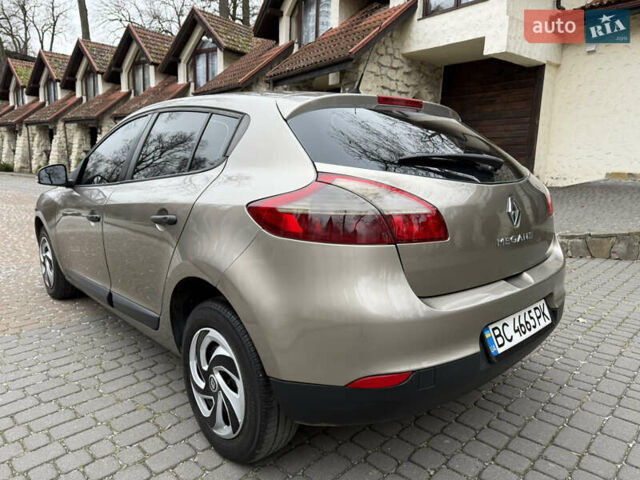 Бежевый Рено Меган, объемом двигателя 1.46 л и пробегом 278 тыс. км за 4550 $, фото 17 на Automoto.ua