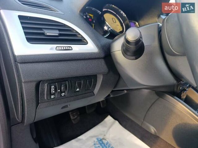 Бежевый Рено Меган, объемом двигателя 1.6 л и пробегом 106 тыс. км за 7300 $, фото 1 на Automoto.ua