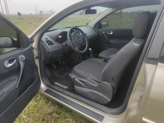 Бежевый Рено Меган, объемом двигателя 1.6 л и пробегом 270 тыс. км за 3200 $, фото 2 на Automoto.ua