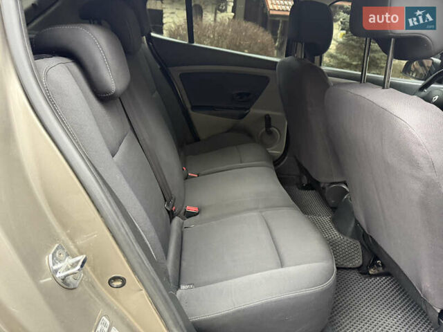 Бежевый Рено Меган, объемом двигателя 1.46 л и пробегом 278 тыс. км за 4550 $, фото 23 на Automoto.ua