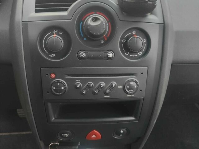 Бежевый Рено Меган, объемом двигателя 1.6 л и пробегом 270 тыс. км за 3200 $, фото 4 на Automoto.ua