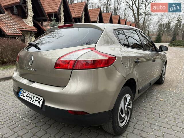 Бежевый Рено Меган, объемом двигателя 1.46 л и пробегом 278 тыс. км за 4550 $, фото 16 на Automoto.ua