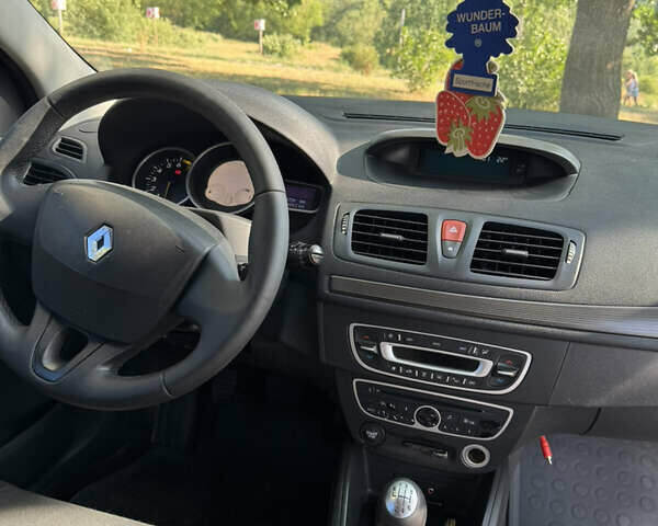Бежевий Рено Меган, об'ємом двигуна 1.6 л та пробігом 185 тис. км за 5950 $, фото 12 на Automoto.ua