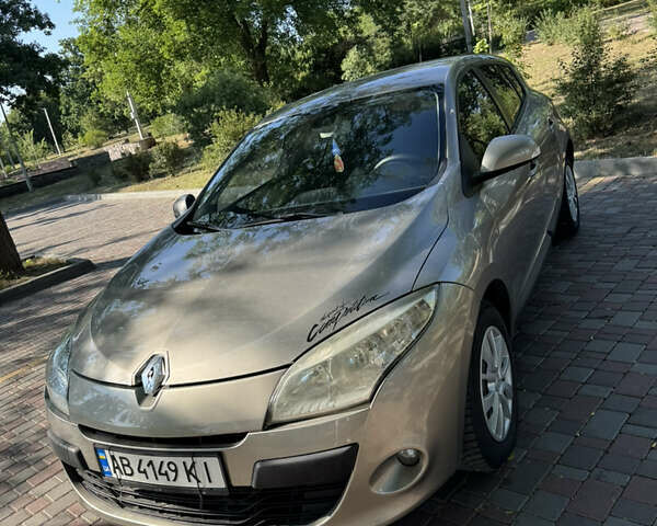Бежевий Рено Меган, об'ємом двигуна 1.6 л та пробігом 185 тис. км за 5950 $, фото 1 на Automoto.ua