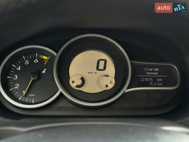 Бежевый Рено Меган, объемом двигателя 1.6 л и пробегом 221 тыс. км за 6750 $, фото 37 на Automoto.ua