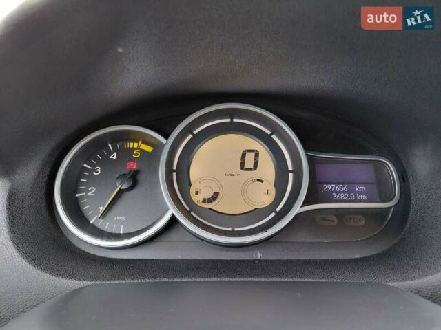 Бежевый Рено Меган, объемом двигателя 1.46 л и пробегом 298 тыс. км за 5799 $, фото 12 на Automoto.ua