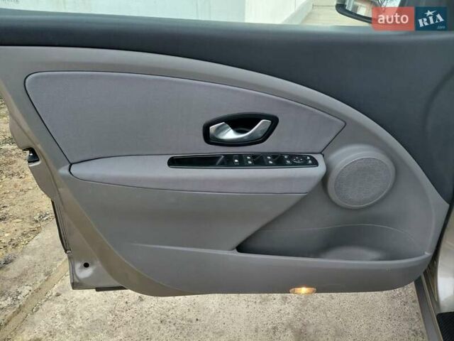 Бежевый Рено Меган, объемом двигателя 1.46 л и пробегом 298 тыс. км за 5799 $, фото 5 на Automoto.ua