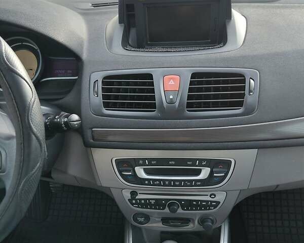 Бежевый Рено Меган, объемом двигателя 1.46 л и пробегом 298 тыс. км за 5799 $, фото 25 на Automoto.ua