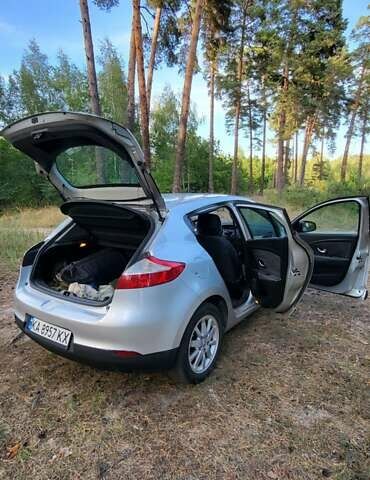 Бежевый Рено Меган, объемом двигателя 1.5 л и пробегом 345 тыс. км за 5750 $, фото 5 на Automoto.ua