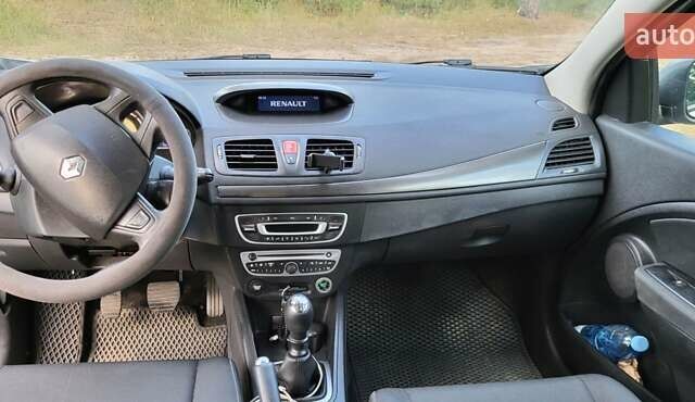 Бежевый Рено Меган, объемом двигателя 1.5 л и пробегом 345 тыс. км за 5750 $, фото 14 на Automoto.ua