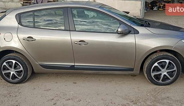 Бежевий Рено Меган, об'ємом двигуна 1.46 л та пробігом 188 тис. км за 7300 $, фото 12 на Automoto.ua