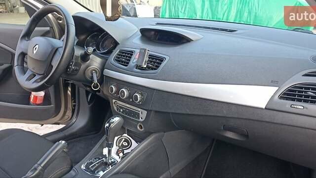 Бежевий Рено Меган, об'ємом двигуна 1.46 л та пробігом 188 тис. км за 7300 $, фото 15 на Automoto.ua