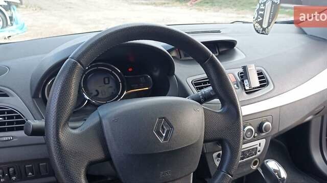 Бежевий Рено Меган, об'ємом двигуна 1.46 л та пробігом 188 тис. км за 7300 $, фото 16 на Automoto.ua