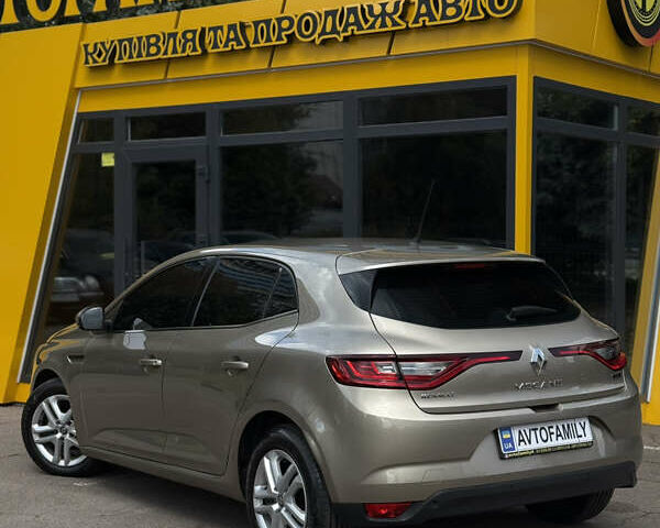 Бежевый Рено Меган, объемом двигателя 1.46 л и пробегом 219 тыс. км за 10499 $, фото 5 на Automoto.ua