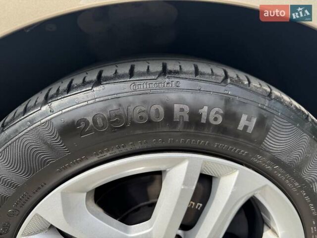 Бежевый Рено Меган, объемом двигателя 1.46 л и пробегом 74 тыс. км за 13500 $, фото 11 на Automoto.ua