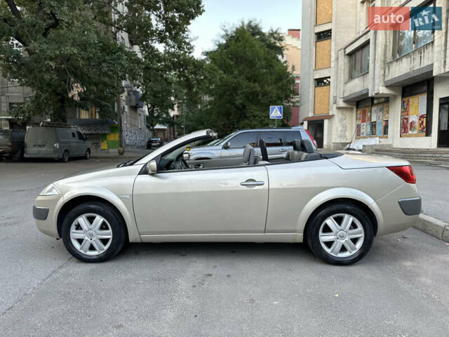 Бежевый Рено Меган, объемом двигателя 2 л и пробегом 240 тыс. км за 4500 $, фото 2 на Automoto.ua